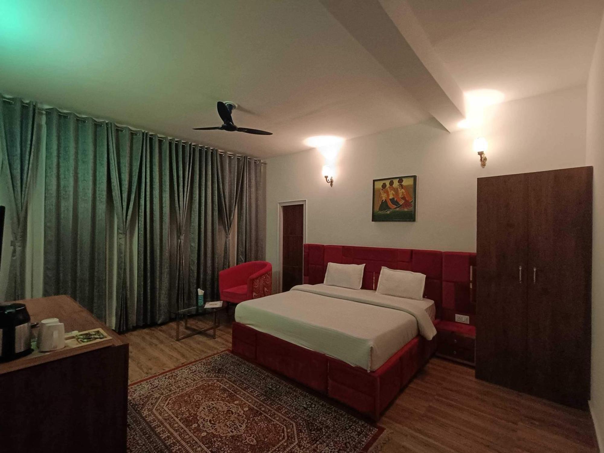 Collection O The Maan Resort Rāmgarh Kültér fotó